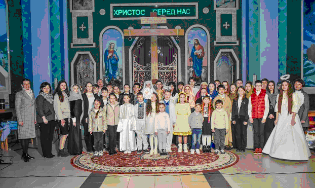 Учнівський хор під орудою Голояд Т.  у церкві Всіх Святих   (м. Скалат)